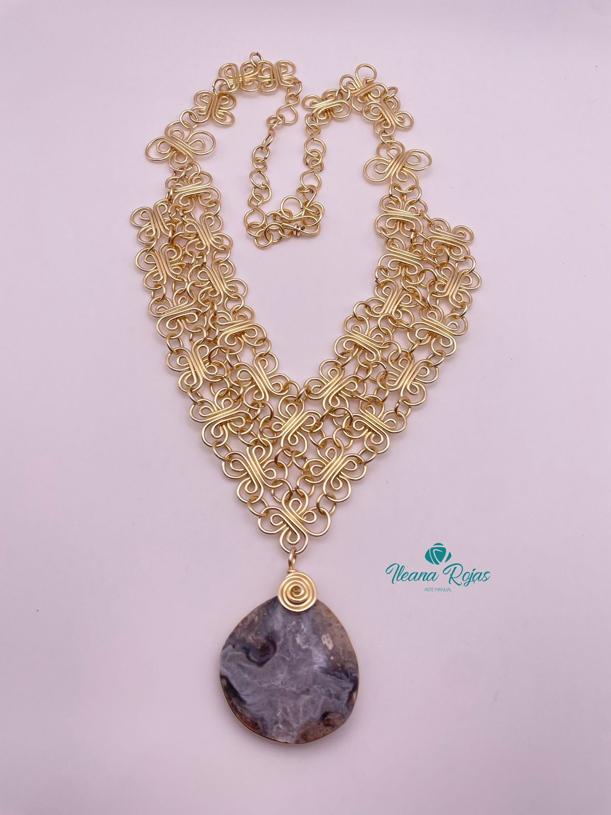 Collar elaborado en técnicas filigrana