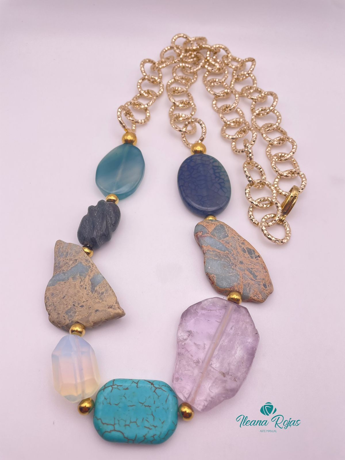 Collar largo con eslabones en aluminio